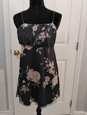 Excellent American Eagle Beautiful Floral Chiffon Like Mini Sundress!